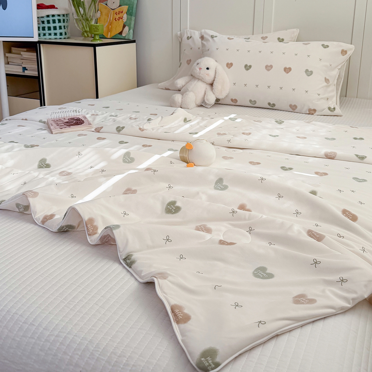 91家纺网 家纺一手货源 找家纺 金梦拉家纺 2026春夏新款锦氨凉感丝印花系列夏被空调被夏凉被 心情绿