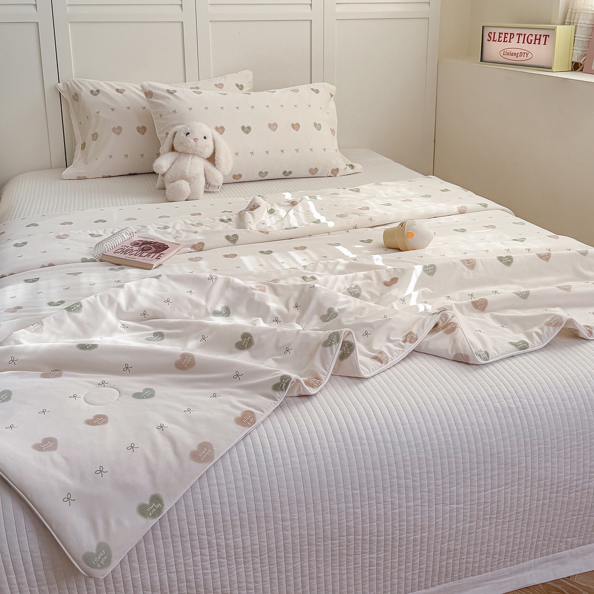 91家纺网 家纺一手货源 找家纺 金梦拉家纺 2026春夏新款锦氨凉感丝印花系列夏被空调被夏凉被 心情绿