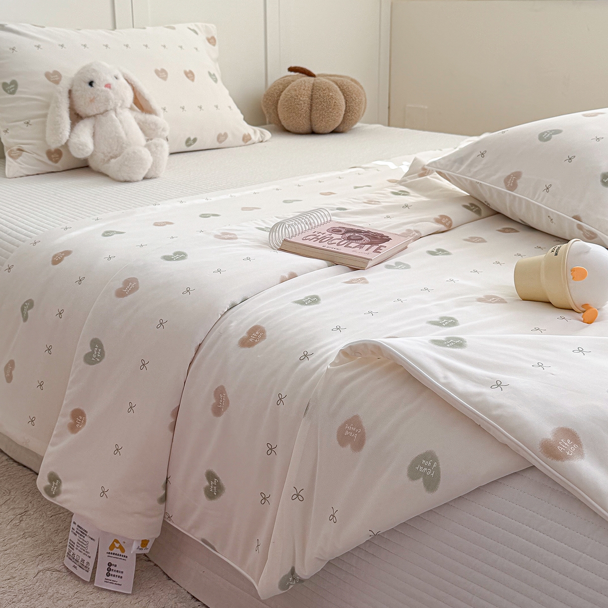 91家纺网 家纺一手货源 找家纺 金梦拉家纺 2026春夏新款锦氨凉感丝印花系列夏被空调被夏凉被 心情绿