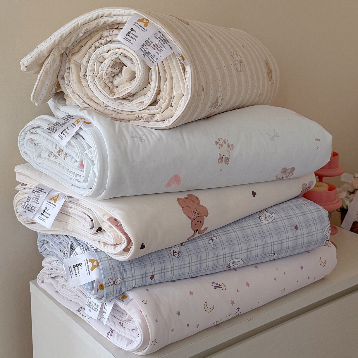 91家纺网 家纺一手货源 找家纺 金梦拉家纺 2026春夏新款锦氨凉感丝印花系列夏被空调被夏凉被 组合图仅供参考不可下单