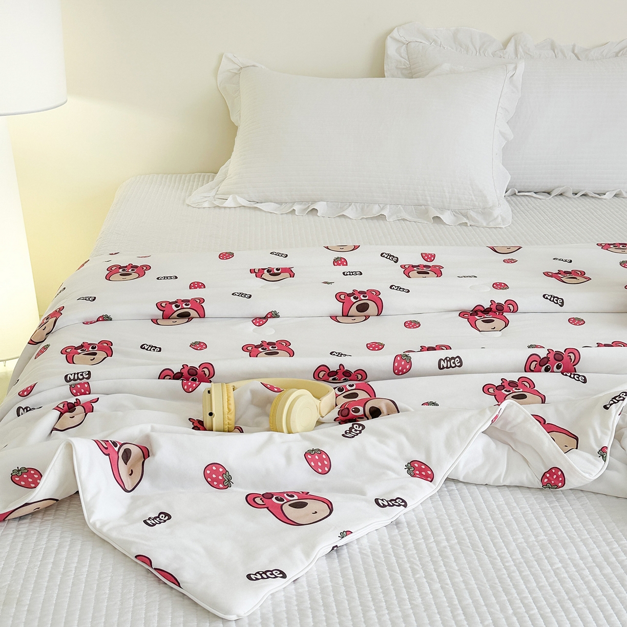 91家纺网 家纺一手货源 找家纺 尚品本色 2026年新款小清新针织棉夏被空调被 草莓熊