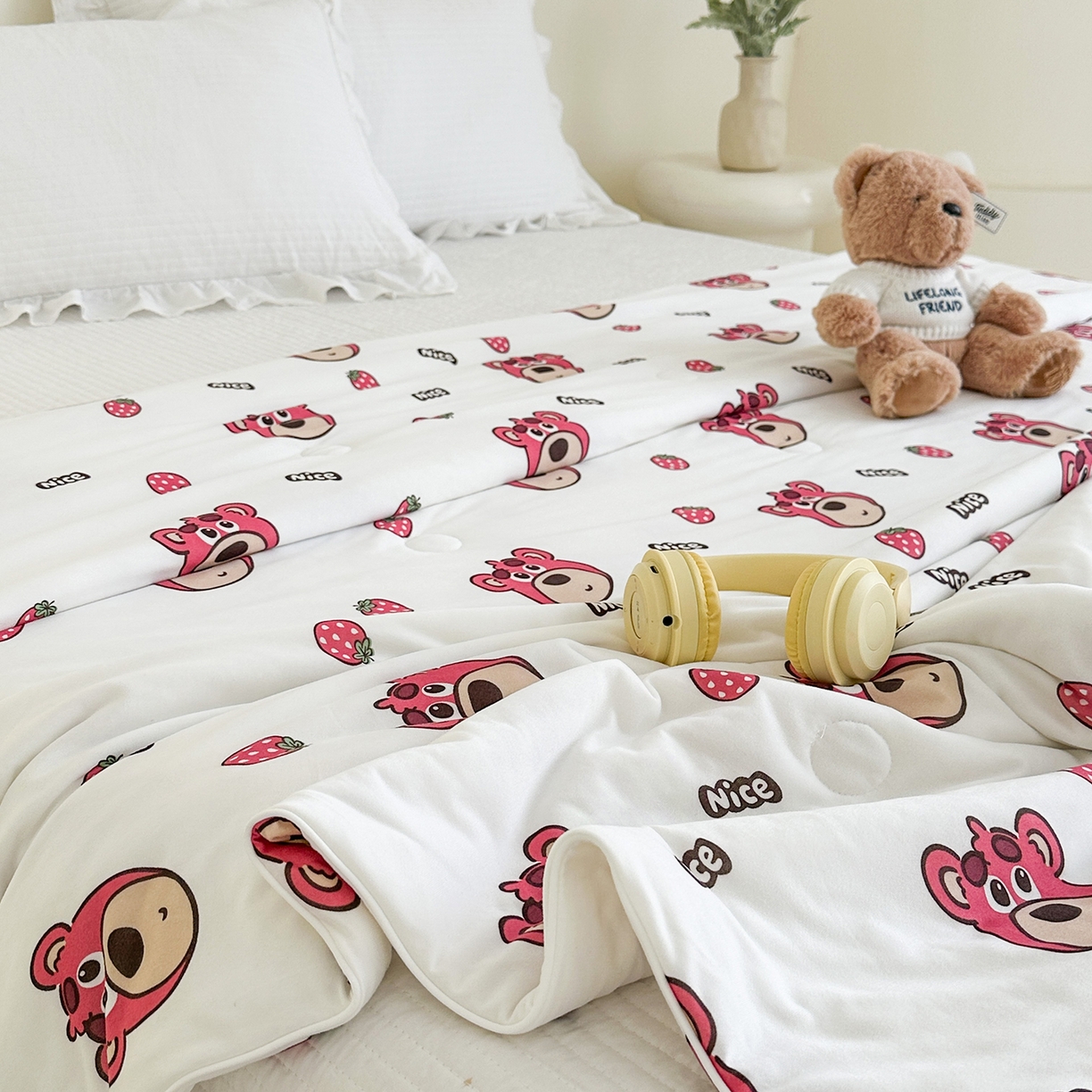 91家纺网 家纺一手货源 找家纺 尚品本色 2026年新款小清新针织棉夏被空调被 草莓熊