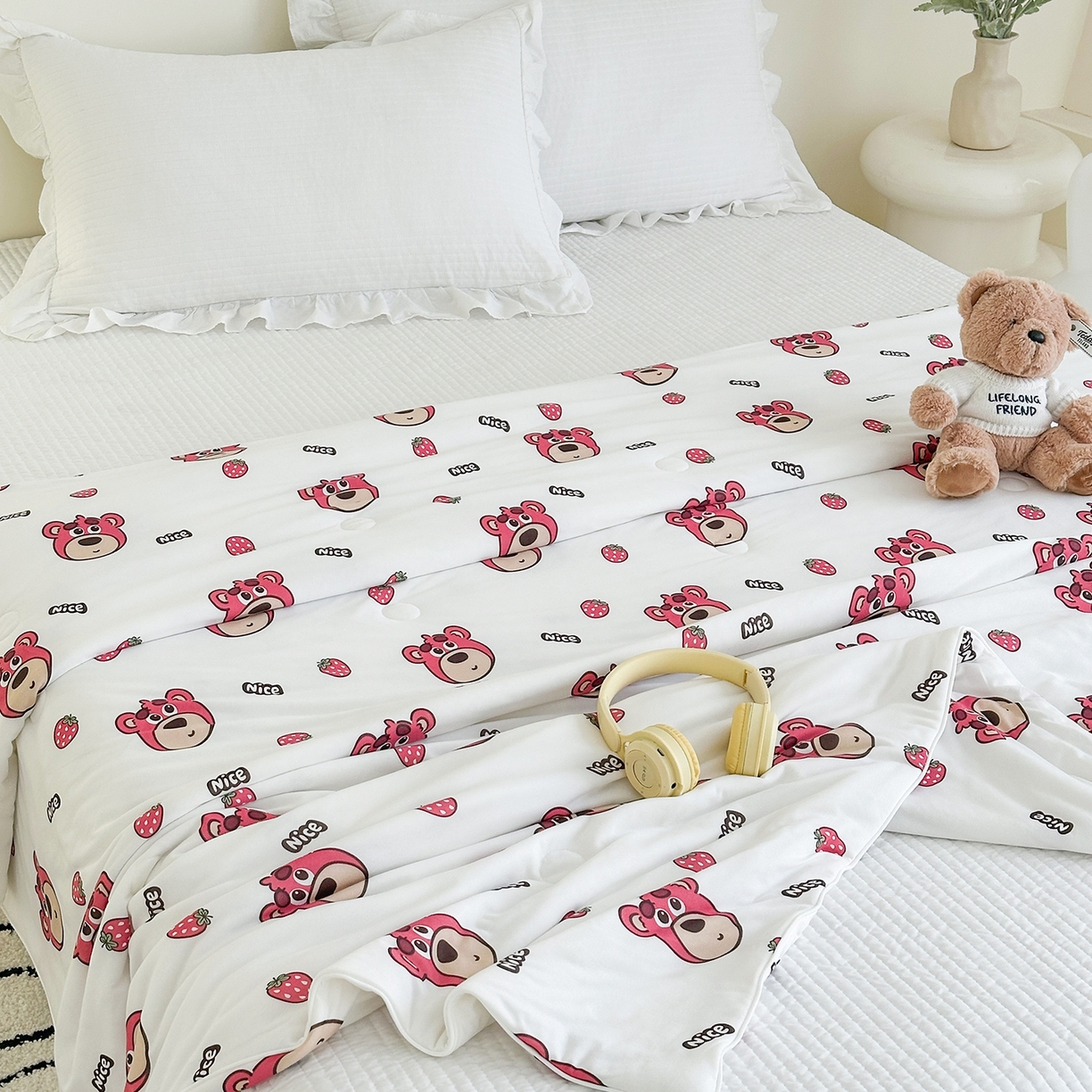 91家纺网 家纺一手货源 找家纺 尚品本色 2026年新款小清新针织棉夏被空调被 草莓熊