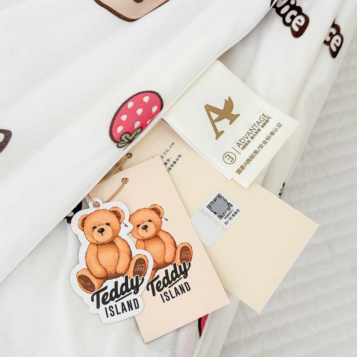 91家纺网 家纺一手货源 找家纺 尚品本色 2026年新款小清新针织棉夏被空调被 草莓熊