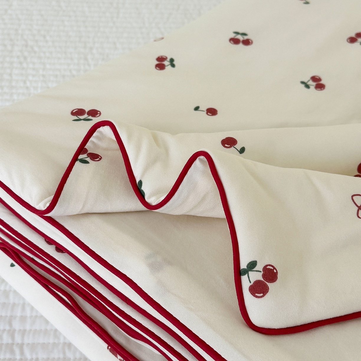 91家纺网 家纺一手货源 找家纺 尚品本色 2026年新款小清新针织棉夏被空调被 小樱桃