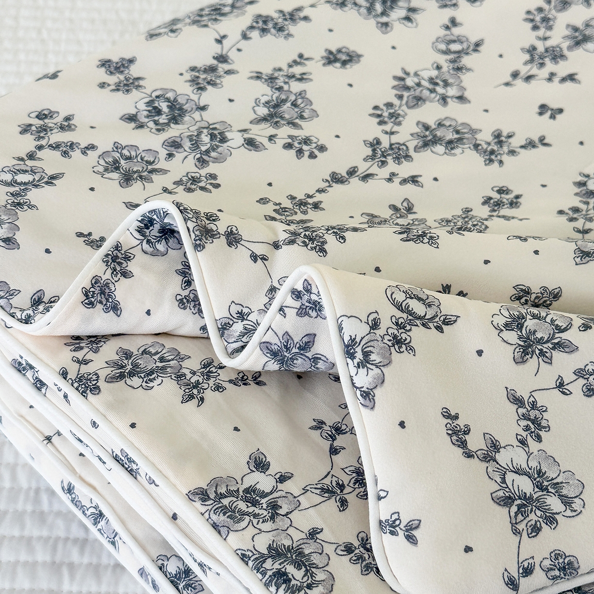 91家纺网 家纺一手货源 找家纺 尚品本色 2026年新款小清新针织棉夏被空调被 水墨嫣然