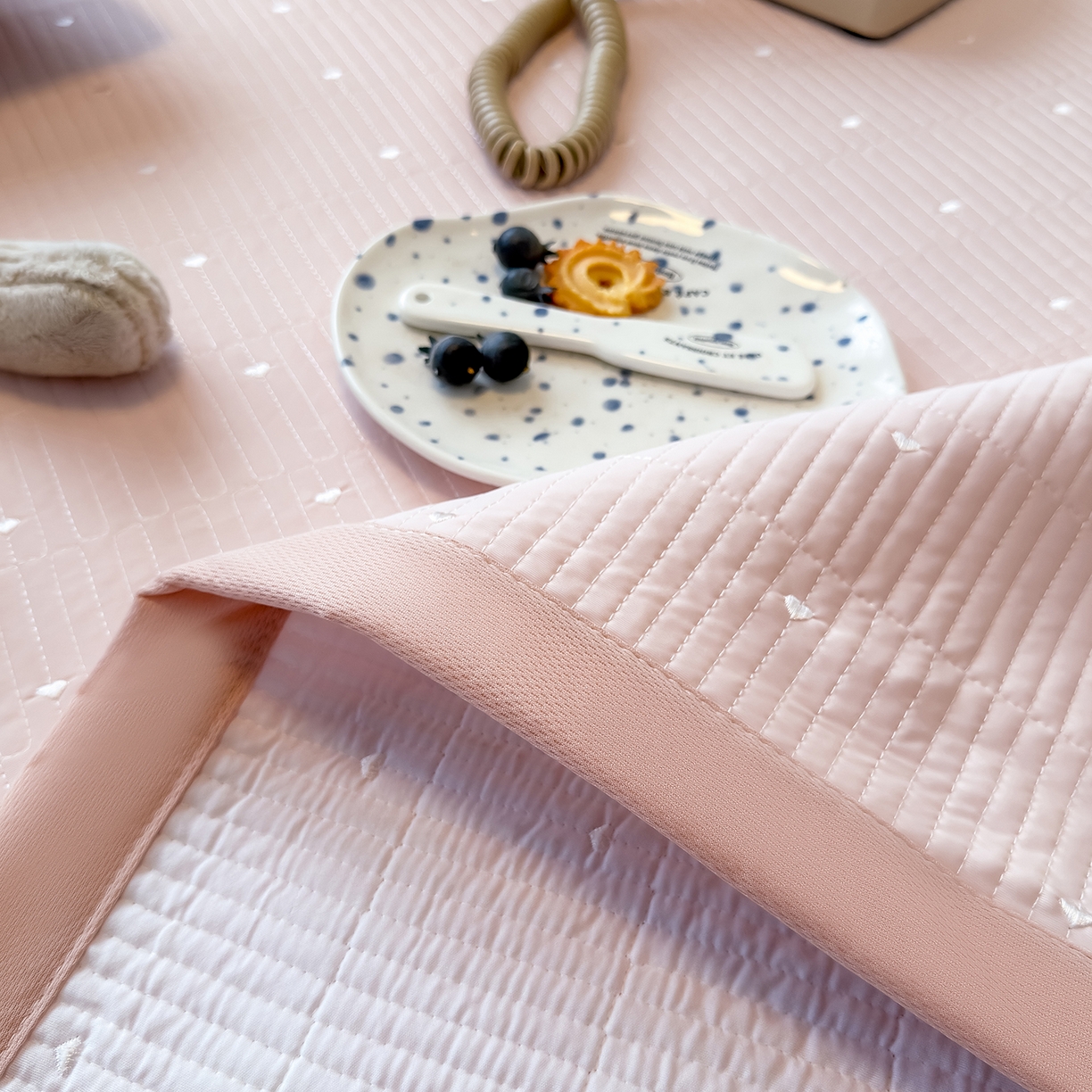 91家纺网 家纺一手货源 找家纺 （总）懒猫家纺 2026新款满天星绗绣莫兰迪色系床席床笠款凉席