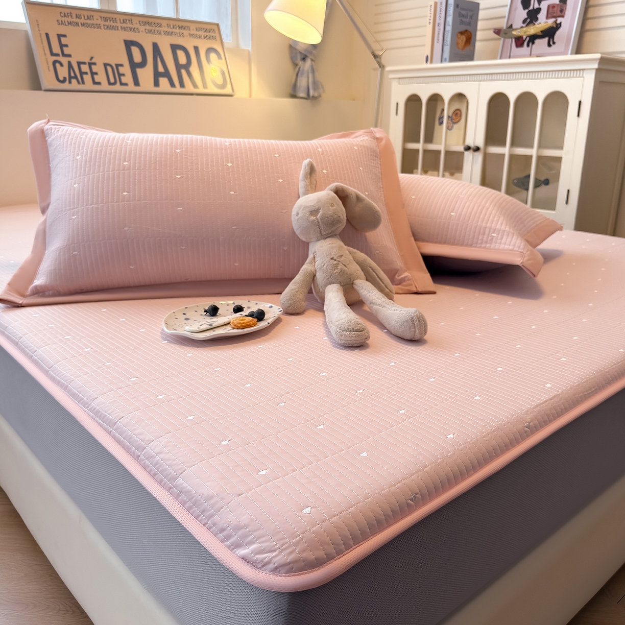 91家纺网 家纺一手货源 找家纺 懒猫家纺 2026新款满天星绗绣莫兰迪色系床席床笠款凉席 白桃乌龙-床笠款