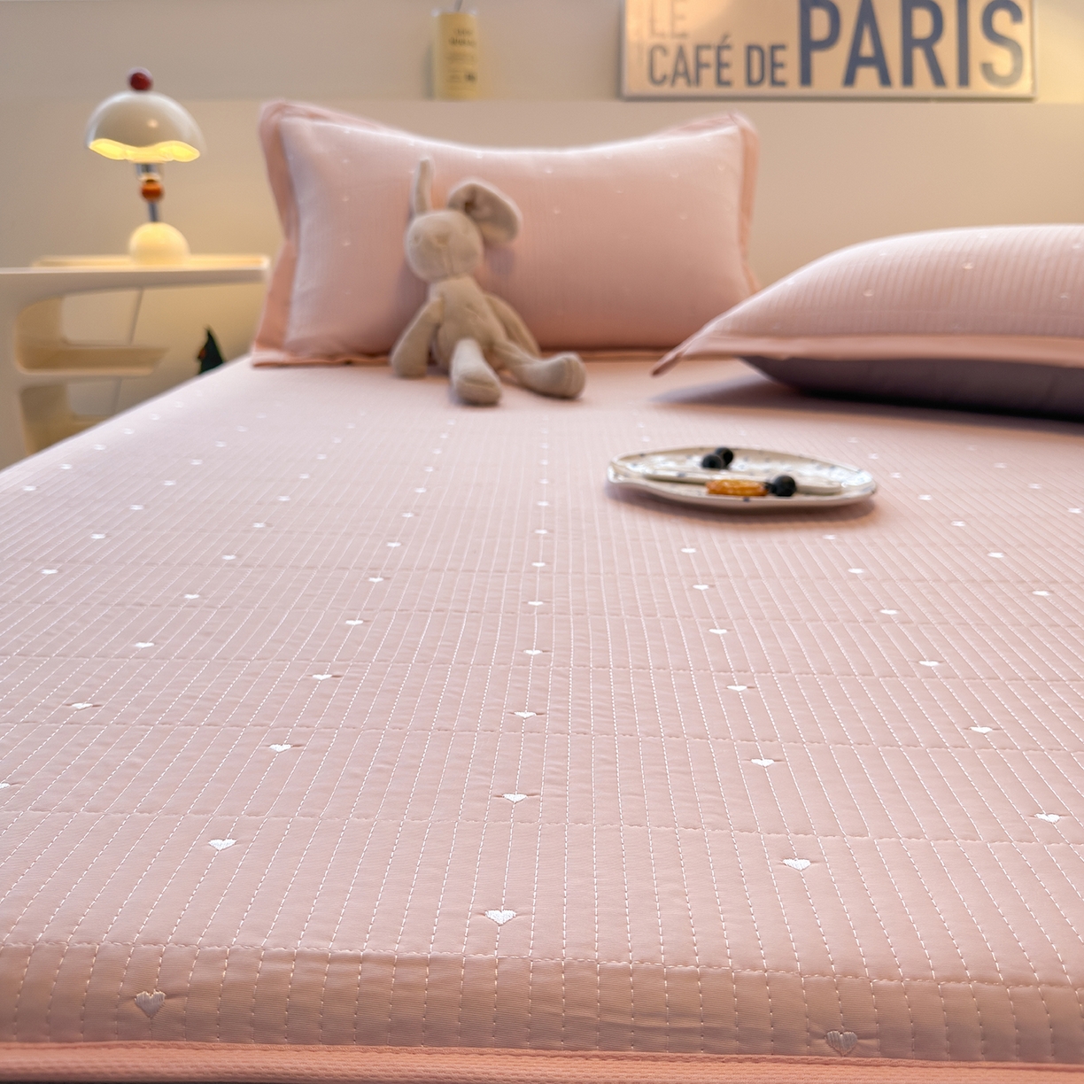 91家纺网 家纺一手货源 找家纺 懒猫家纺 2026新款满天星绗绣莫兰迪色系床席床笠款凉席 白桃乌龙-床笠款