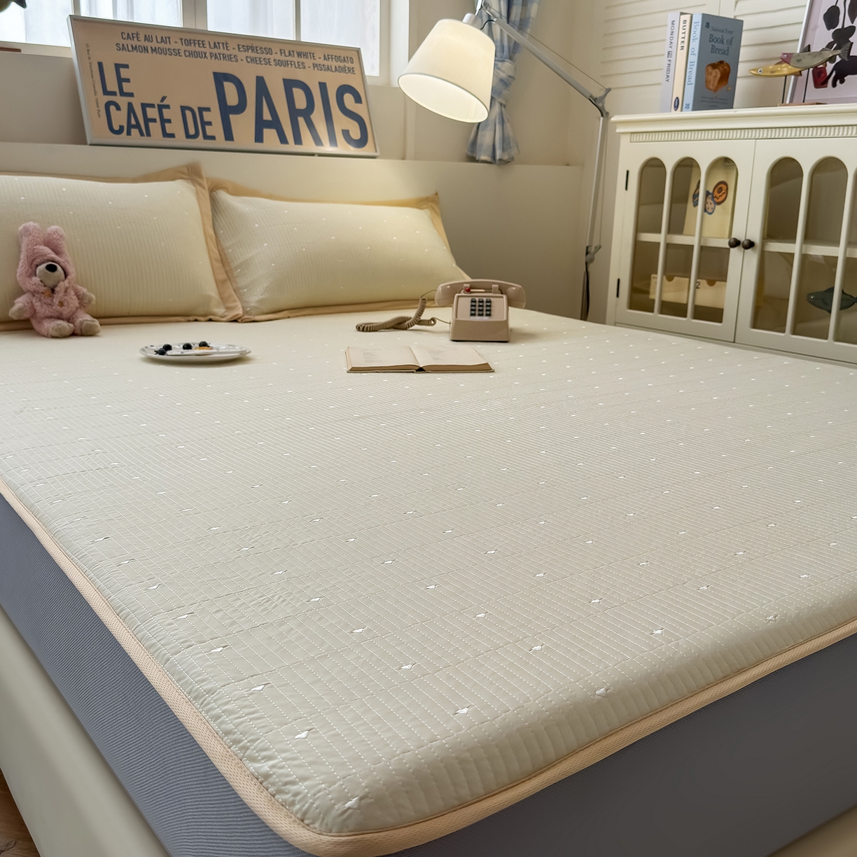 91家纺网 家纺一手货源 找家纺 懒猫家纺 2026新款满天星绗绣莫兰迪色系床席床笠款凉席 香草布蕾-床笠款