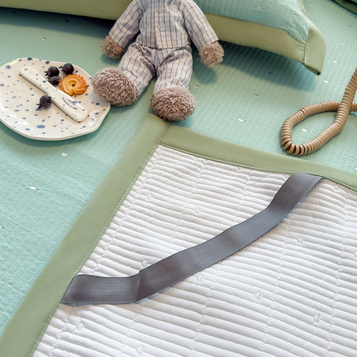 91家纺网 家纺一手货源 找家纺 懒猫家纺 2026新款满天星绗绣莫兰迪色系床席床笠款凉席 生椰抹茶-床席款