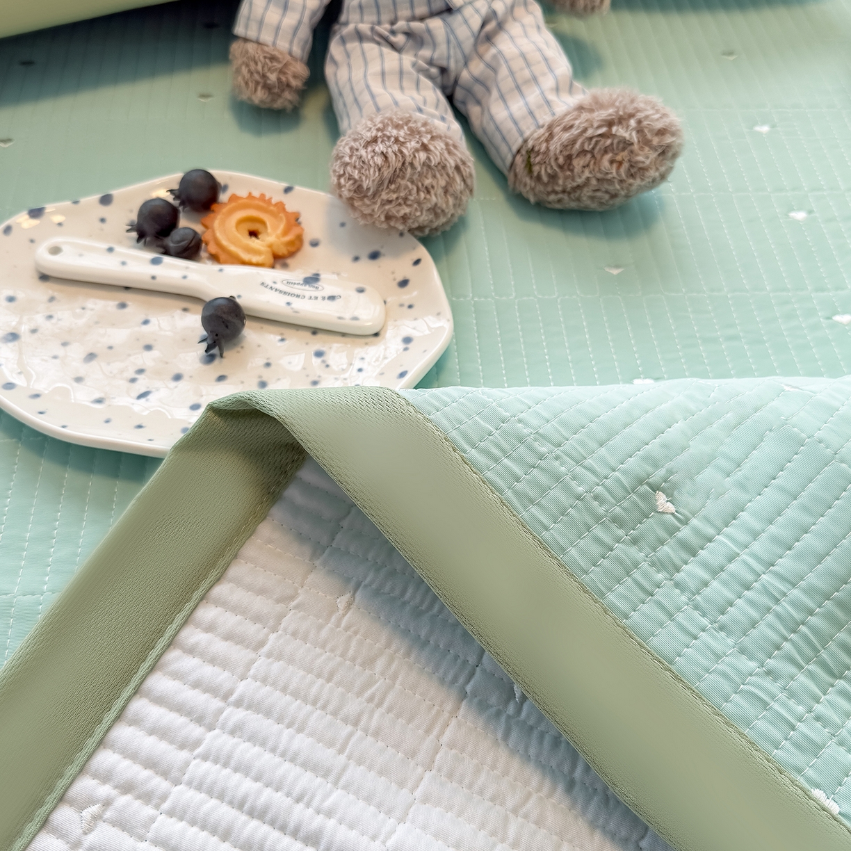 91家纺网 家纺一手货源 找家纺 懒猫家纺 2026新款满天星绗绣莫兰迪色系床席床笠款凉席 生椰抹茶-床席款