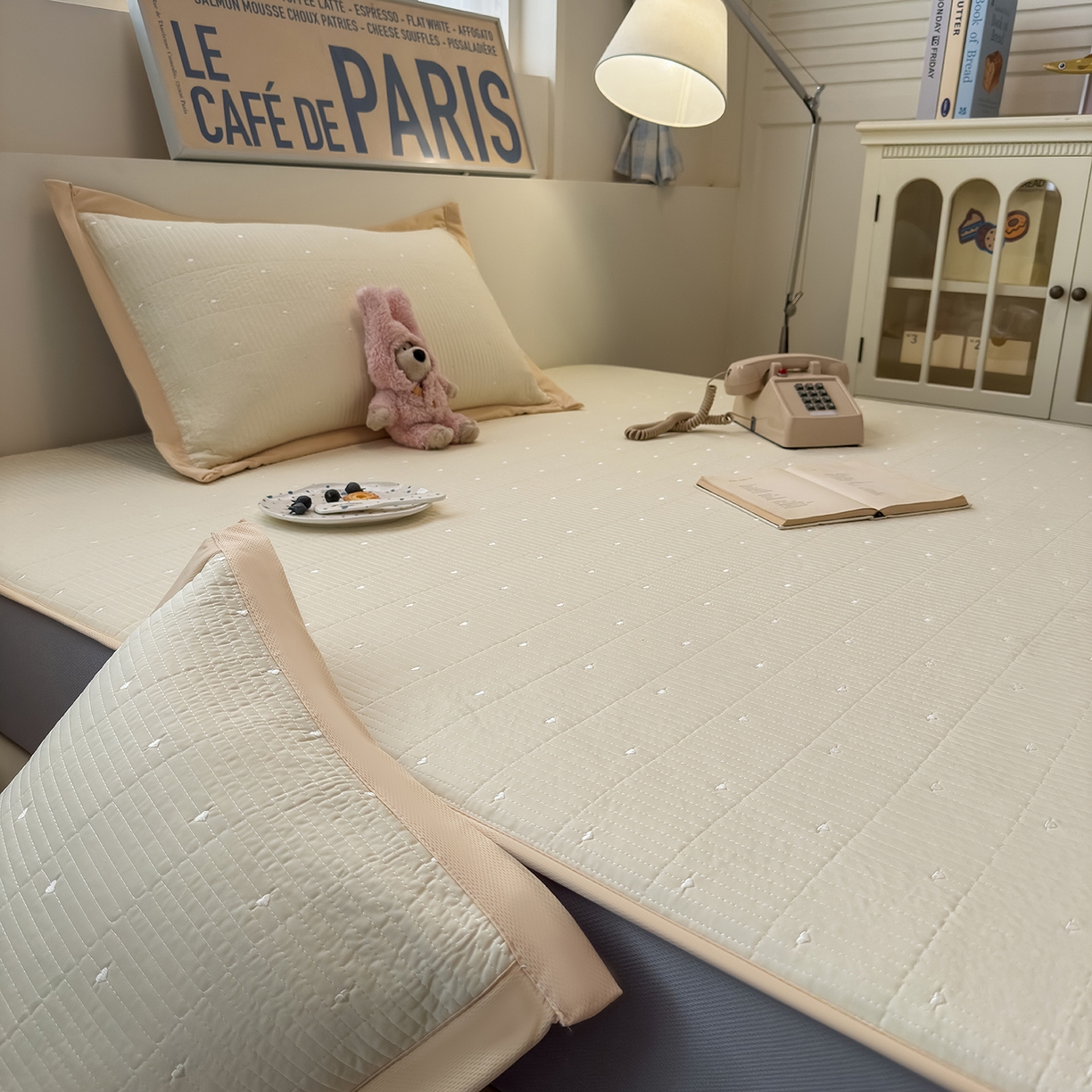 91家纺网 家纺一手货源 找家纺 懒猫家纺 2026新款满天星绗绣莫兰迪色系床席床笠款凉席 香草布蕾-床笠款