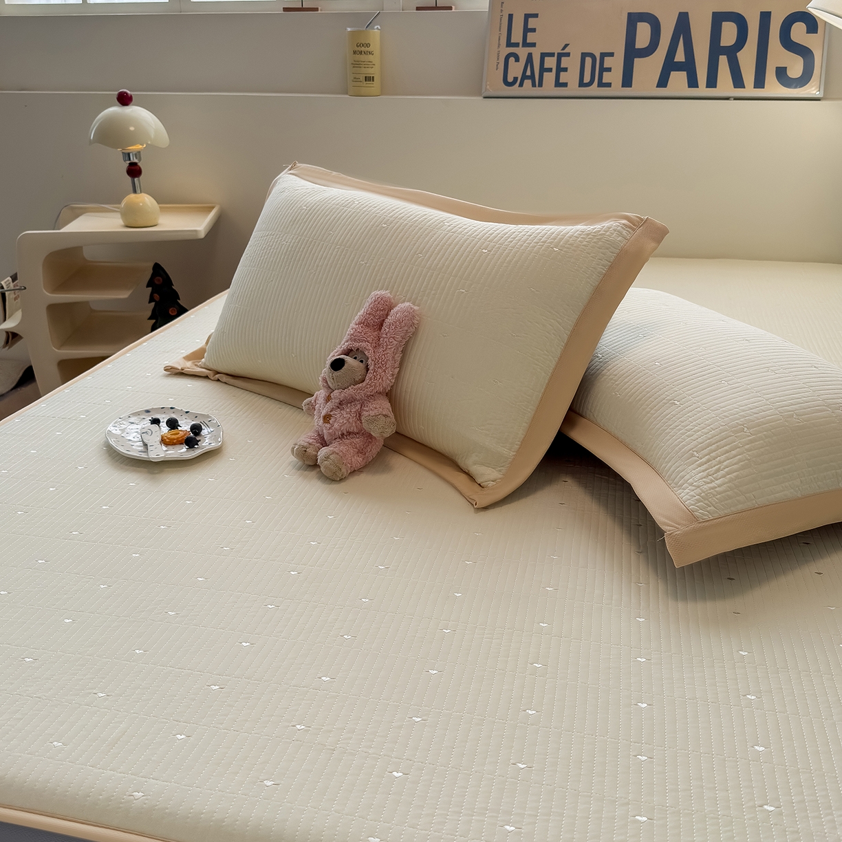 91家纺网 家纺一手货源 找家纺 懒猫家纺 2026新款满天星绗绣莫兰迪色系床席床笠款凉席 香草布蕾-床笠款