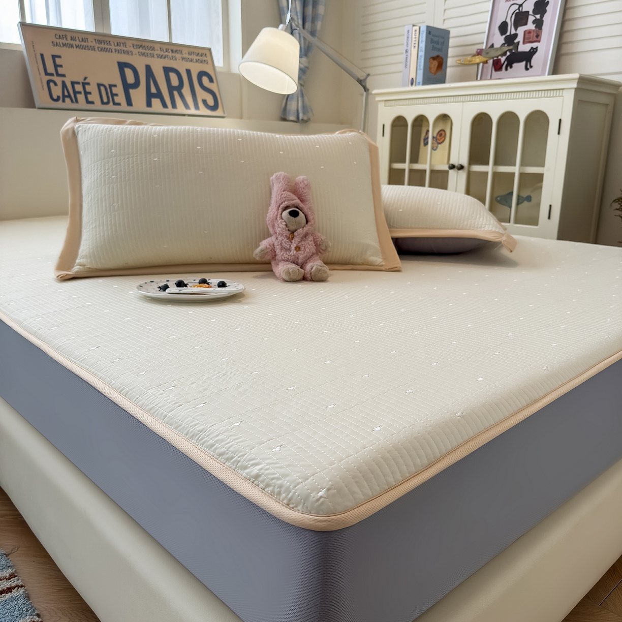 91家纺网 家纺一手货源 找家纺 懒猫家纺 2026新款满天星绗绣莫兰迪色系床席床笠款凉席 香草布蕾-床笠款