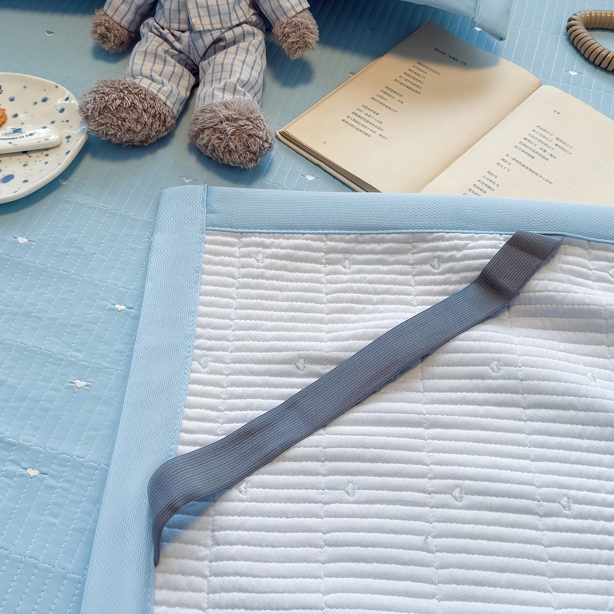 91家纺网 家纺一手货源 找家纺 懒猫家纺 2026新款满天星绗绣莫兰迪色系床席床笠款凉席 海盐气泡-床席款