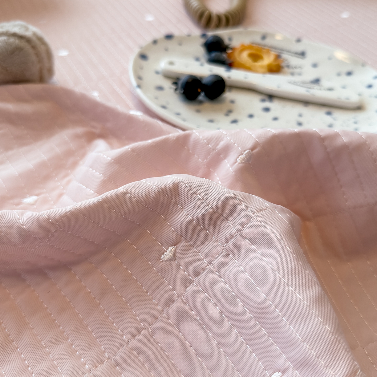 91家纺网 家纺一手货源 找家纺 懒猫家纺 2026新款满天星绗绣莫兰迪色系床席床笠款凉席 白桃乌龙-床席款