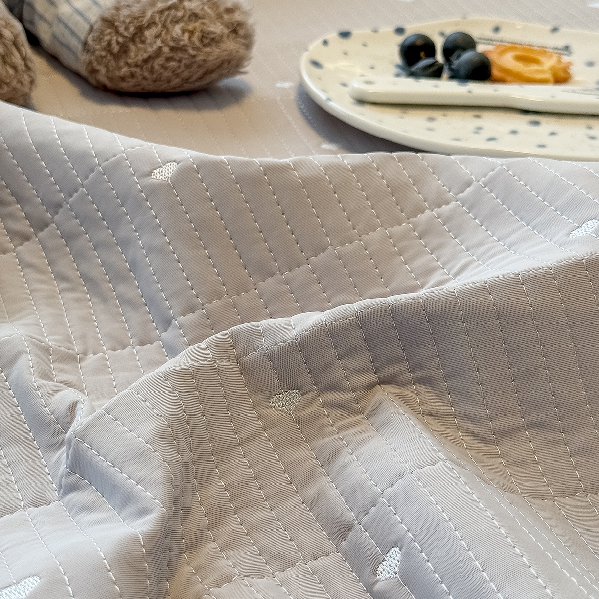 91家纺网 家纺一手货源 找家纺 懒猫家纺 2026新款满天星绗绣莫兰迪色系床席床笠款凉席 椰子灰-床席款