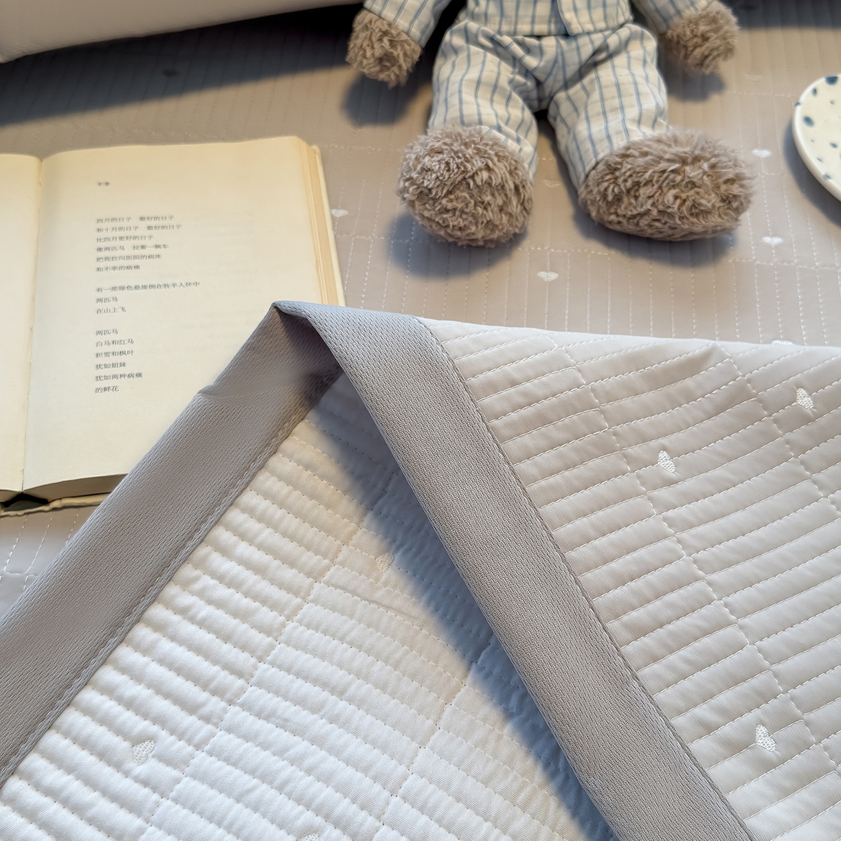 91家纺网 家纺一手货源 找家纺 懒猫家纺 2026新款满天星绗绣莫兰迪色系床席床笠款凉席 椰子灰-床席款