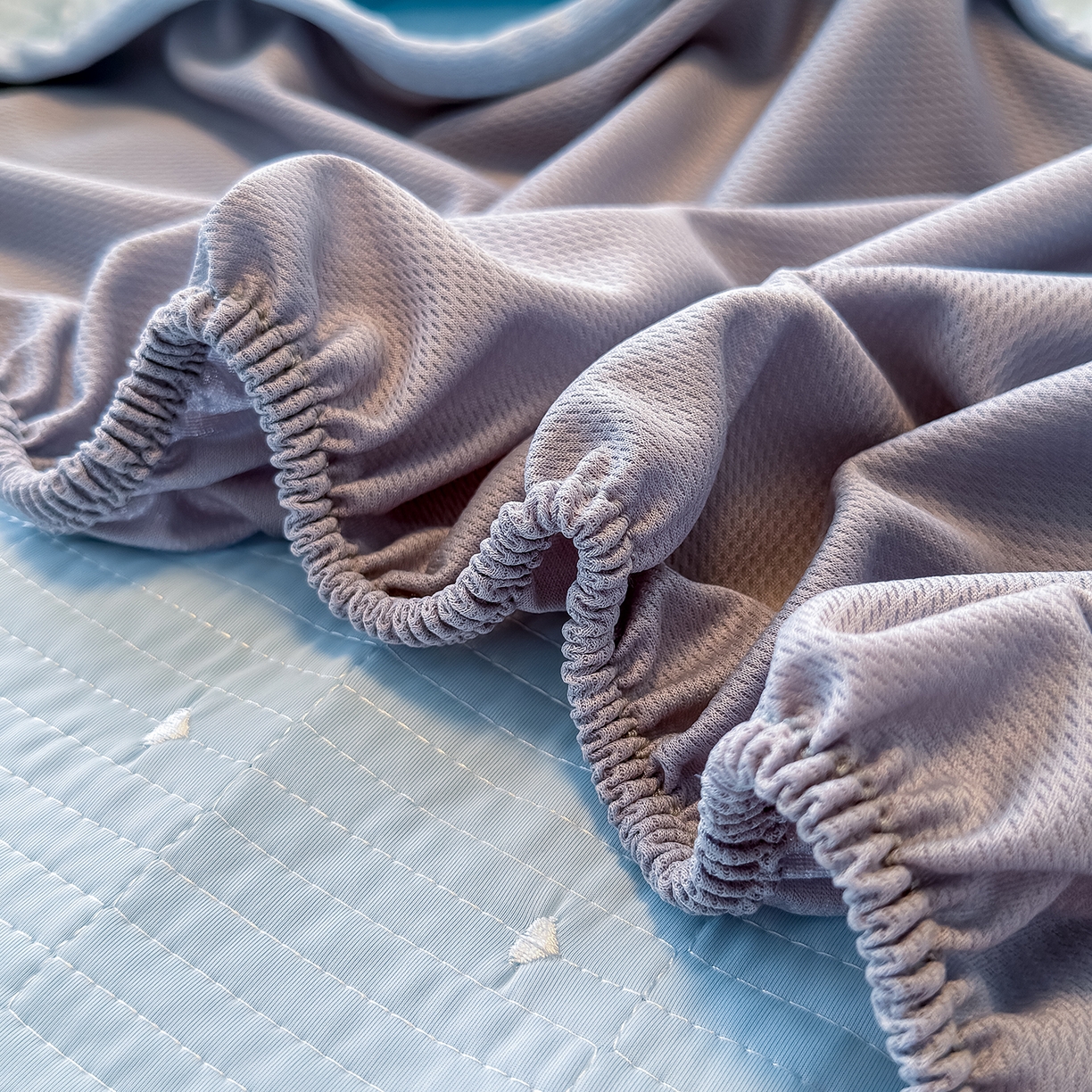 91家纺网 家纺一手货源 找家纺 懒猫家纺 2026新款满天星绗绣莫兰迪色系床席床笠款凉席 海盐气泡-床笠款