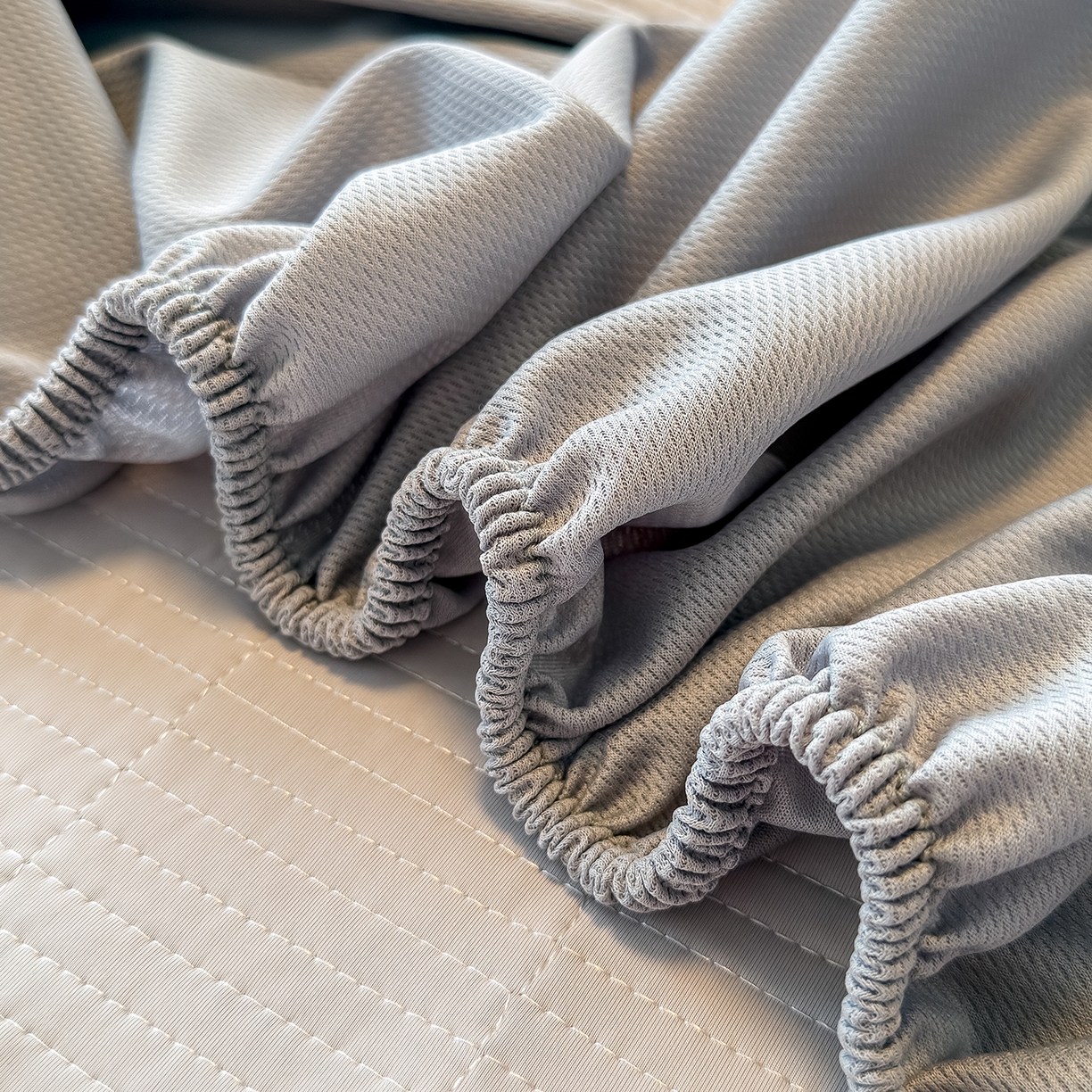 91家纺网 家纺一手货源 找家纺 懒猫家纺 2026新款满天星绗绣莫兰迪色系床席床笠款凉席 椰子灰-床笠款