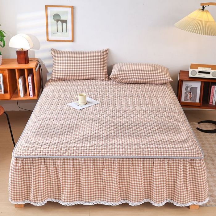 91家纺网 家纺一手货源 找家纺 欧妮家纺 2026新款全棉色织水洗棉夹棉床裙 全棉色织水洗棉-驼小格