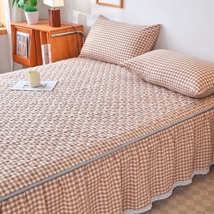 91家纺网 家纺一手货源 找家纺 欧妮家纺 2026新款全棉色织水洗棉夹棉床裙 全棉色织水洗棉-驼小格