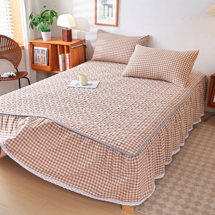 91家纺网 家纺一手货源 找家纺 欧妮家纺 2026新款全棉色织水洗棉夹棉床裙 全棉色织水洗棉-驼小格