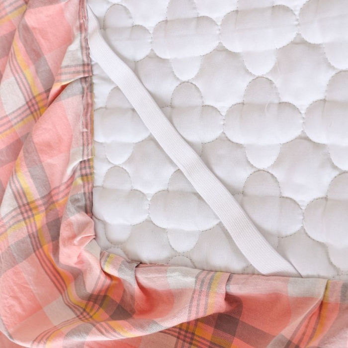 91家纺网 家纺一手货源 找家纺 欧妮家纺 2026新款全棉色织水洗棉夹棉床裙 全棉色织水洗棉-柔粉格