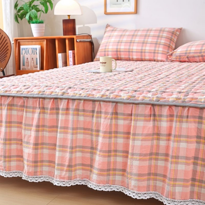 91家纺网 家纺一手货源 找家纺 欧妮家纺 2026新款全棉色织水洗棉夹棉床裙 全棉色织水洗棉-柔粉格