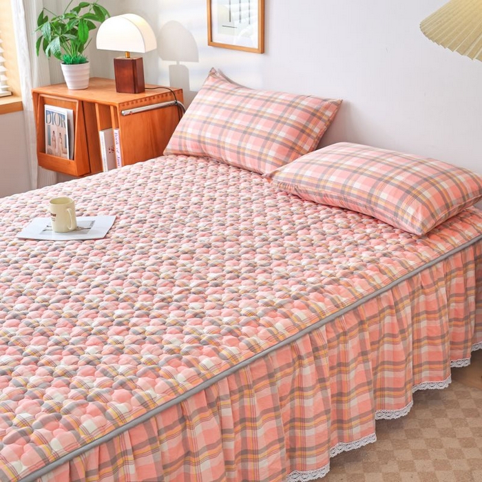 91家纺网 家纺一手货源 找家纺 欧妮家纺 2026新款全棉色织水洗棉夹棉床裙 全棉色织水洗棉-柔粉格