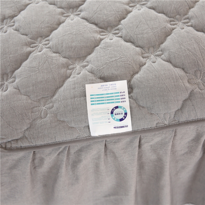 91家纺网 家纺一手货源 找家纺 欧妮家纺 2026新款全棉色织水洗棉夹棉床裙 日式水洗棉夹棉床裙J-深烟灰