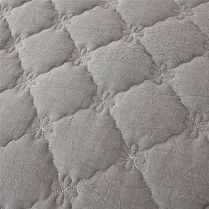 91家纺网 家纺一手货源 找家纺 欧妮家纺 2026新款全棉色织水洗棉夹棉床裙 日式水洗棉夹棉床裙J-深烟灰