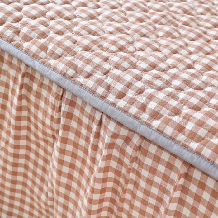 91家纺网 家纺一手货源 找家纺 欧妮家纺 2026新款全棉色织水洗棉夹棉床裙 全棉色织水洗棉-驼小格