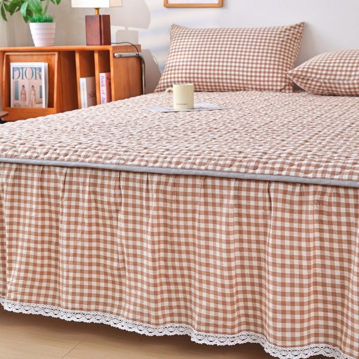 91家纺网 家纺一手货源 找家纺 欧妮家纺 2026新款全棉色织水洗棉夹棉床裙 全棉色织水洗棉-驼小格