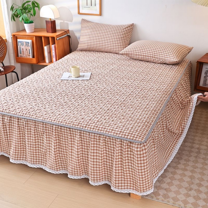 91家纺网 家纺一手货源 找家纺 欧妮家纺 2026新款全棉色织水洗棉夹棉床裙 全棉色织水洗棉-驼小格