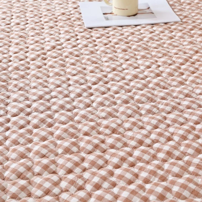 91家纺网 家纺一手货源 找家纺 欧妮家纺 2026新款全棉色织水洗棉夹棉床裙 全棉色织水洗棉-驼小格