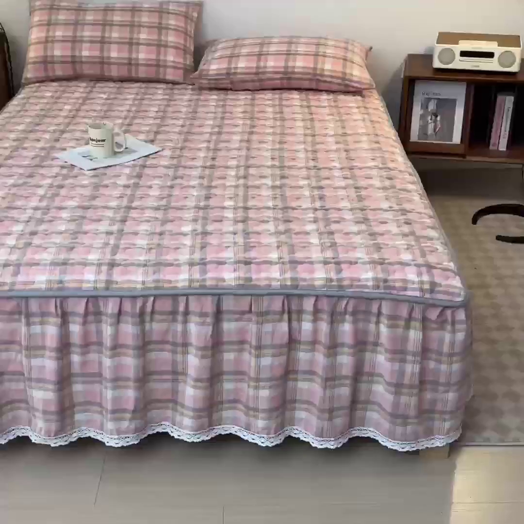 91家纺网 家纺一手货源 找家纺 欧妮家纺 2026新款全棉色织水洗棉夹棉床裙 全棉色织水洗棉-柔粉格