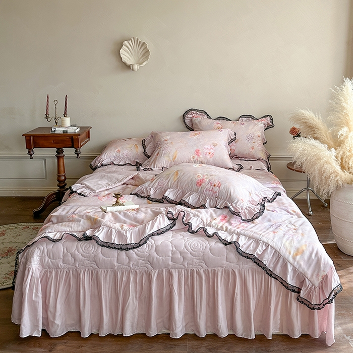 91家纺网 家纺一手货源 找家纺 网红馆（ck家纺） 2026春夏新款复古印花巴黎纱床盖夏凉被空调被夏被四件套 绚丽梦境 紫粉