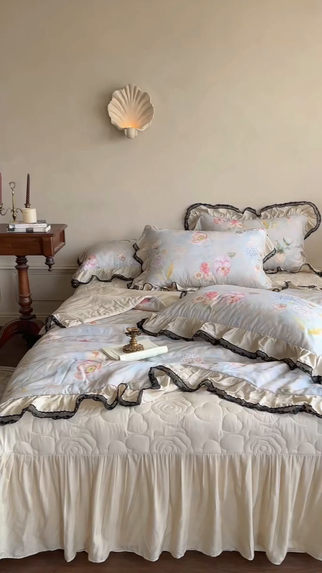 91家纺网 家纺一手货源 找家纺 网红馆（ck家纺） 2026春夏新款复古印花巴黎纱床盖夏凉被空调被夏被四件套 绚丽梦境 卡其