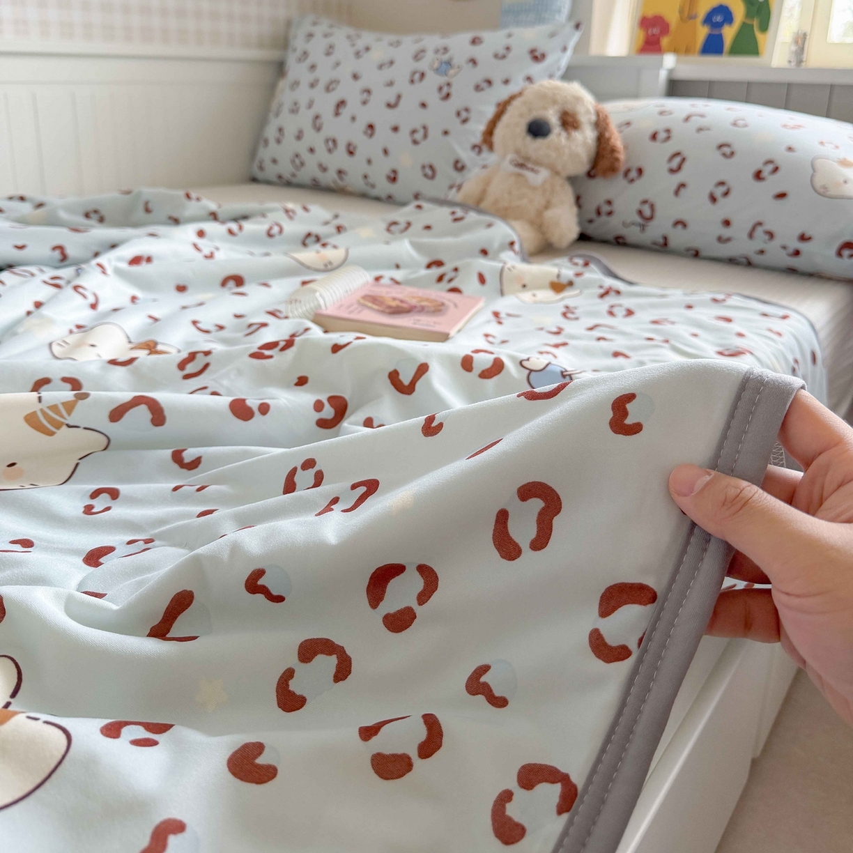 91家纺网 家纺一手货源 找家纺 觅糖家纺 2026新款针织云柔大豆夏被夏凉被空调被 豹纹猫咪蓝