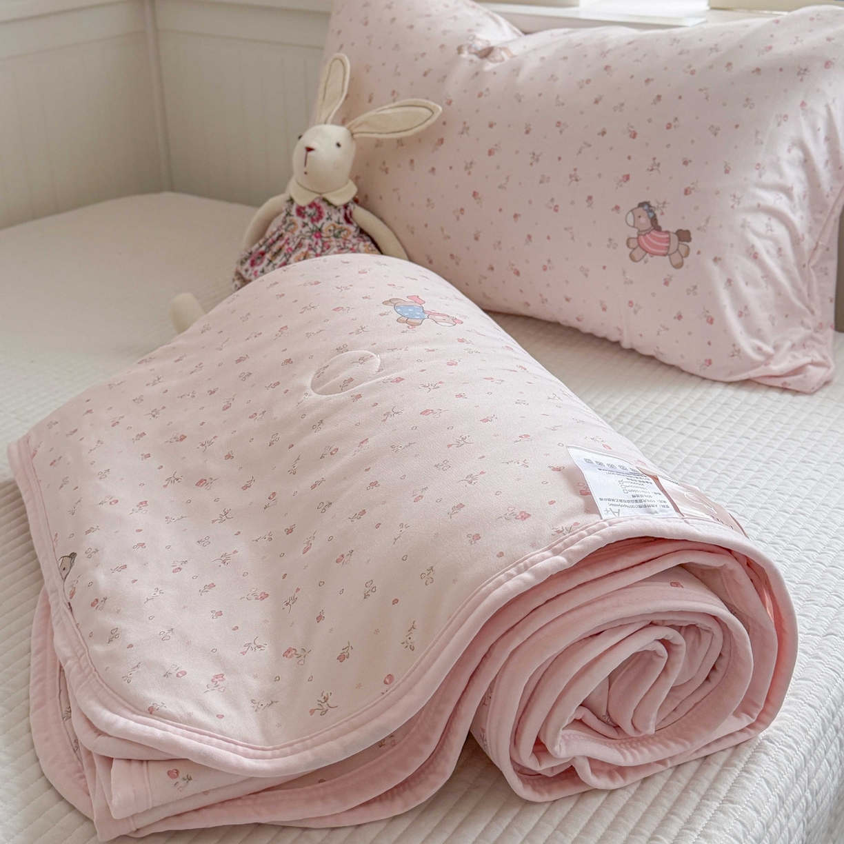 91家纺网 家纺一手货源 找家纺 觅糖家纺 2026新款针织云柔大豆夏被夏凉被空调被 花卉小马