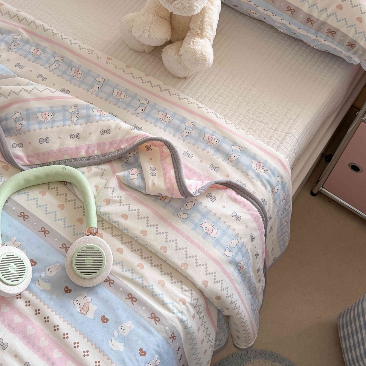 91家纺网 家纺一手货源 找家纺 觅糖家纺 2026新款针织云柔大豆夏被夏凉被空调被 奶糖兔