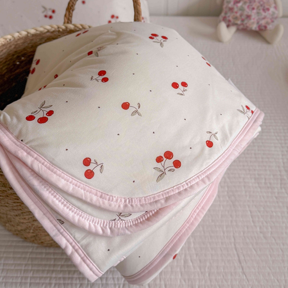 91家纺网 家纺一手货源 找家纺 觅糖家纺 2026新款针织云柔大豆夏被夏凉被空调被 甜甜樱桃