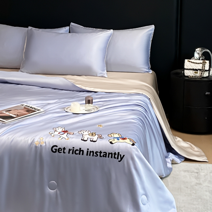 91家纺网 家纺一手货源 找家纺 利欧 2026新款水洗天丝刺绣夏被四件套-马上有钱 马上有钱-紫灰+梧桐