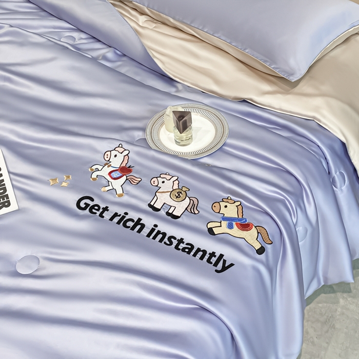 91家纺网 家纺一手货源 找家纺 利欧 2026新款水洗天丝刺绣夏被四件套-马上有钱 马上有钱-紫灰+梧桐