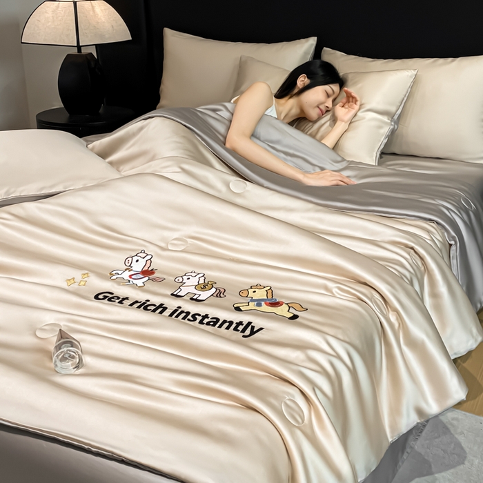 91家纺网 家纺一手货源 找家纺 利欧 2026新款水洗天丝刺绣夏被四件套-马上有钱 马上有钱-梧桐+山灰