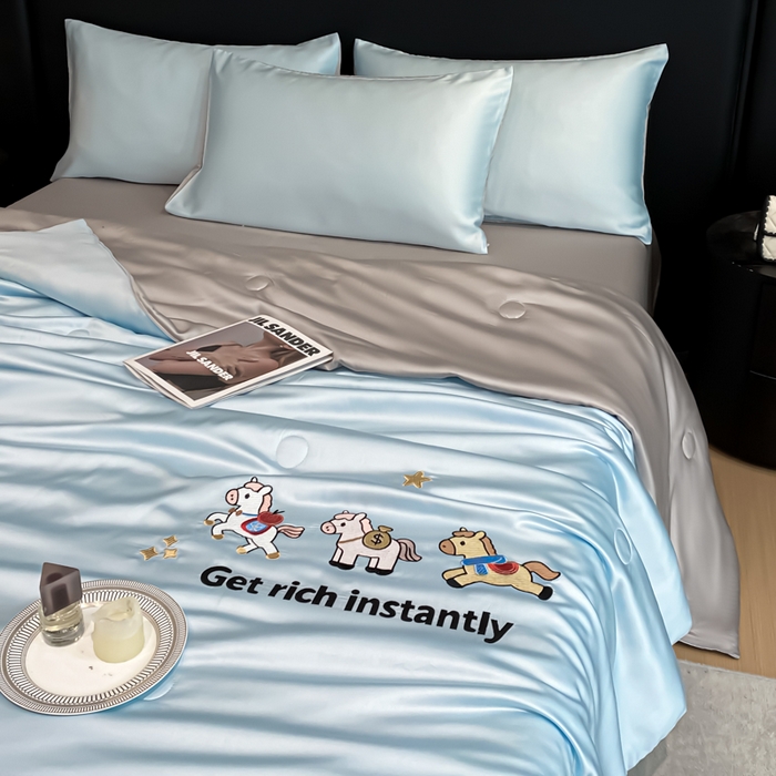 91家纺网 家纺一手货源 找家纺 利欧 2026新款水洗天丝刺绣夏被四件套-马上有钱 马上有钱-月光蓝+山灰