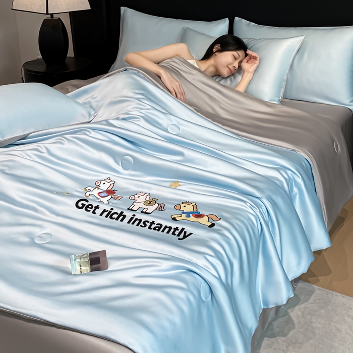 91家纺网 家纺一手货源 找家纺 利欧 2026新款水洗天丝刺绣夏被四件套-马上有钱 马上有钱-月光蓝+山灰