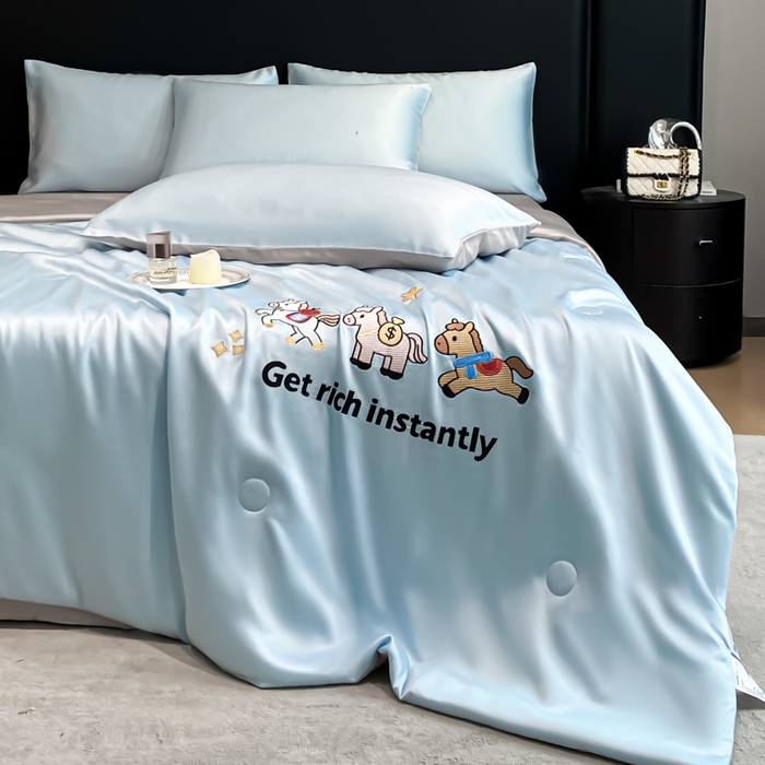 91家纺网 家纺一手货源 找家纺 利欧 2026新款水洗天丝刺绣夏被四件套-马上有钱 马上有钱-月光蓝+山灰